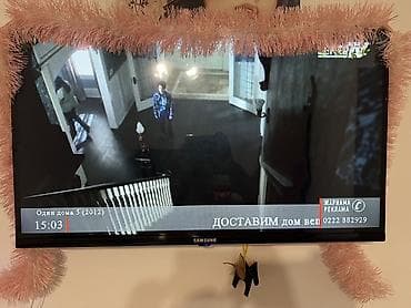 Телевизор Samsung LED, диагональ примерно 32–40". Плоская панель с