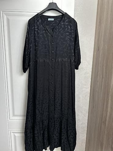 Женская одежда: Платье женское черное, свободного кроя, миди/макси длины. - Фасон — 2