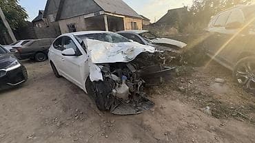 Продажа авто: Hyundai Elantra: 2020 г., Седан — 3