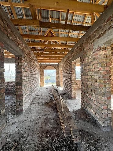 земля дом: Двухэтажный кирпичный дом с мансардой (коробка с крышей) - Материал — 7