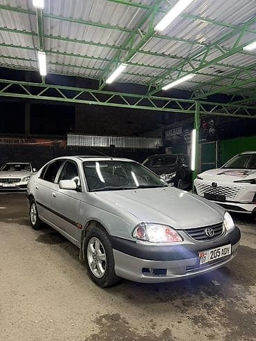 Унаа сатуу: Toyota Avensis: 2001 г., 1.8 л, Кол менен иштөөчү, Бензин, Седан — 1