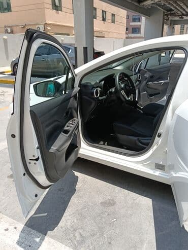 купить авто в рассрочку без первоначального взноса без банка: Седан белого цвета с просторным багажником и экономичным бензиновым — 6