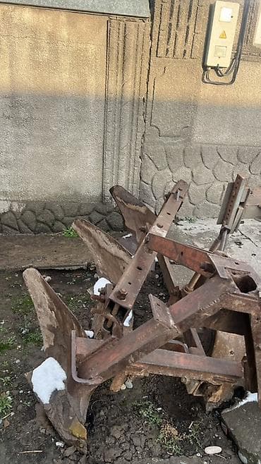Транспорт: Навесной трехкорпусный плуг для трактора.
Срочно 🚨 — 3