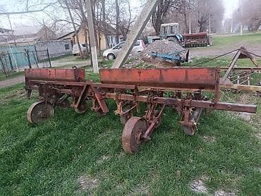 пш метр: Культиватор- семи рядный с банками для удобрения. В данный момент — 1