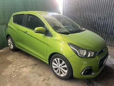 Chevrolet Spark: 2015 г., 1 л, Автомат, Бензин, Хэтчбэк
