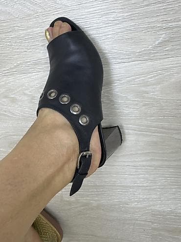 Босоножкалар, 38, Basconi, Колдонулган, түсү - Кара