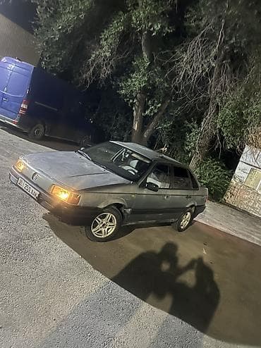 Volkswagen Passat: 1988 г., 1.8 л, Механика, Бензин, Седан at lalafo.kg Volkswagen Passat: 1988 г., 1.8 л, Механика, Бензин, Седан
