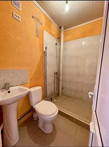 Коммерциялык кыймылсыз мүлктү ижарага берүү: ‼️‼️Действующий бизнес‼️‼️ Продается 10х квартирный дом общий квадрат — 6