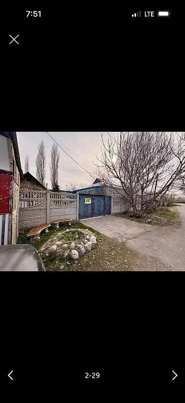 Дома: Участке видны подключение к спутниковой тарелке, водостоки, отмостка — 2