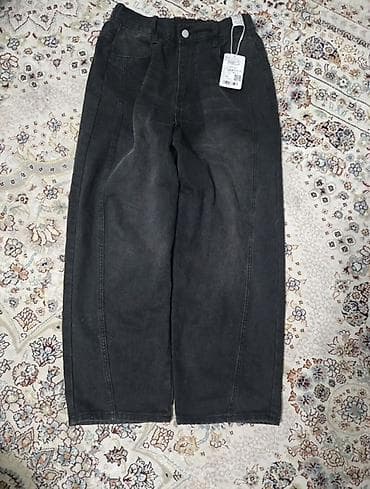 джынсы: Джинсы, свободного прямого кроя (wide/balloon), укороченные. Цвет — 1