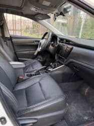 купить авто без посредников от хозяина недорого: Toyota Corolla: 2019 г., 1.8 л, Робот, Гибрид, Седан — 9