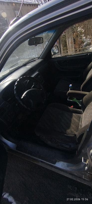 семейный авто: Honda CR-V: 2001 г., Автомат — 3