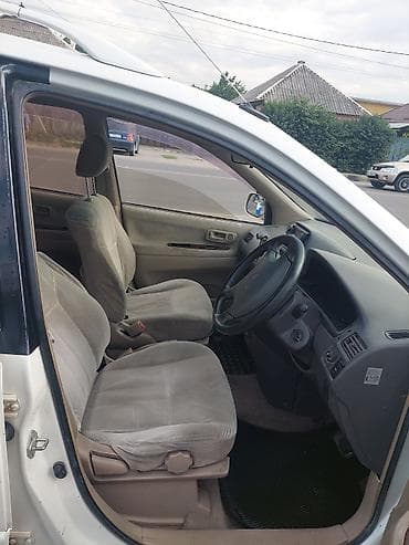 Toyota Ipsum: 2000 г., Автомат, Бензин, Минивэн — 4