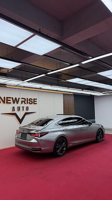 Lexus ES: 2022 г., 2.5 л, Вариатор, Гибрид, Седан — 2