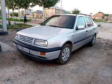 Volkswagen Vento: 1992 г., 1.8 л, Механика, Бензин, Седан