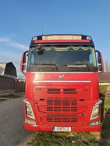 резина грузовая: Тягач, Volvo, 2013 г., Тентованный — 2