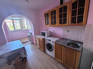 flat osh: Квартира предлагает уютную спальню с двуспальной кроватью, большим — 1