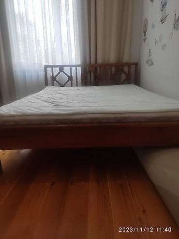 купить кровать с матрасом полуторка: 2х спальновая кровать с матрасом, чистое дерево, ручная работа 	Ширина — 1