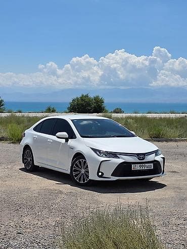 Toyota Corolla: 2022 г., 1.8 л, Автомат, Гибрид, Седан