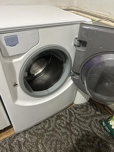 h 610: Белая стиральная машина Hotpoint Ariston серии Aqualtis с фронтальной — 2