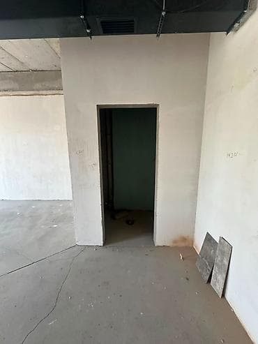 Кыймылсыз мүлк: Кеңселерди сатуу 43 м², Ремонтсуз, Эмерексиз, Бизнес борбор, 4 кабат — 4