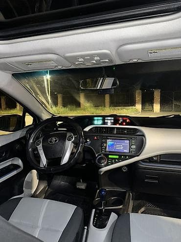Продажа авто: Toyota Prius C: 2012 г., 1.5 л, Вариатор, Гибрид, Хэтчбэк — 8