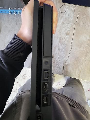 Продам пс 4 слим с 2 джойстиками. Память на 1 тб не прошитая. на краю — 2