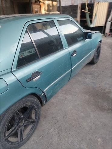 sprinter rex: Mercedes-Benz W124, седан, бирюзовый цвет. Классический кузов с — 5