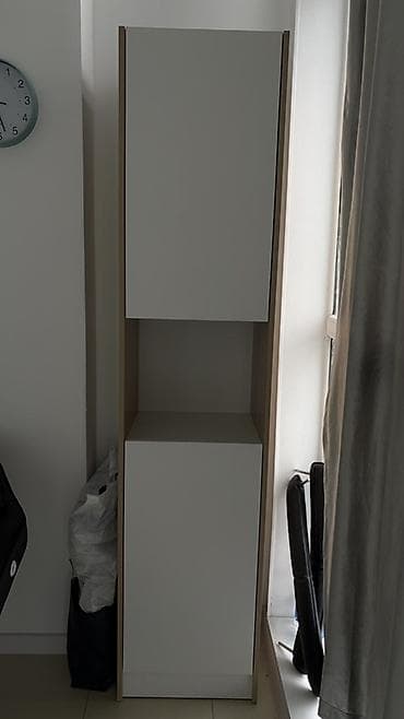 Высокий узкий шкаф-пенал с двумя закрытыми секциями и открытой нишей at lalafo.kg Высокий узкий шкаф-пенал с двумя закрытыми секциями и открытой нишей