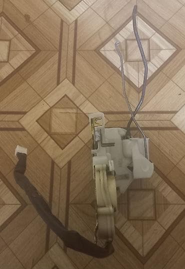 mazda 5: Центральный замок Mazda 2002 г., Б/у, Оригинал — 3