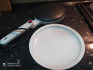 Продаю блинницу в идеальном состоянии не пользовались. Цена 1500