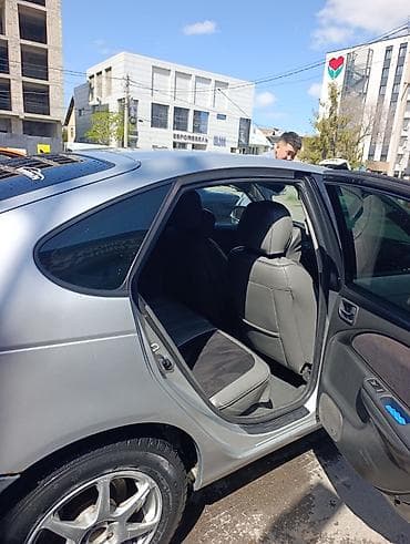 степ эреф 1: Toyota Avensis: 2002 г., 1.8 л, Кол менен иштөөчү, Бензин, Хетчбек — 3