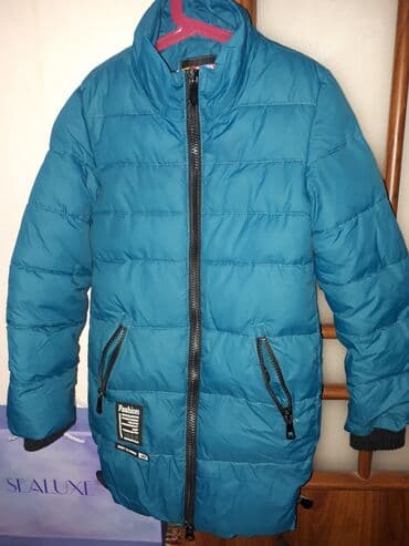 Продаю зимниюю теплую куртку на 8-9 лет. Рост 128-134см. Всего за