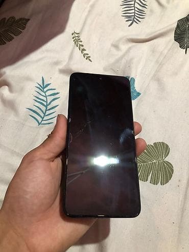 пейджер купить: Смартфон с экраном по центру с вырезом под фронтальную камеру — 3