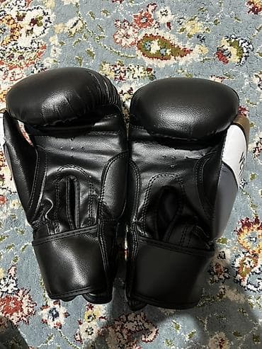 Перчатки: Боксерские перчатки Venum 10 oz - Бренд: Venum - Вес: 10 oz — 2