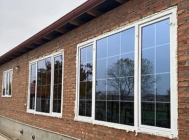 Окна на заказ: Пластиковые окна с двукамерными стеклопакетами и раскладкой (шпроссы) — 1