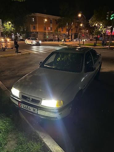 Opel Vectra: 1994 г., 1.6 л, Бензин, Седан