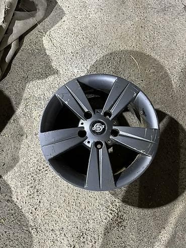 один штук: Диски R 16 1 шт, отверстий - 5, Б/у — 1