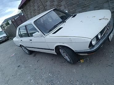 Транспорт: BMW 520: 1983 г., 2 л, Механика, Бензин, Седан — 4