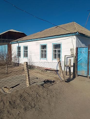 дом жээк: Кочкор центрдан 5 бөлмөлүү үй сатылат. үйдүн көрүнүшү сүрөттөдүгөй — 1