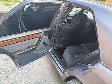 Mercedes-Benz W124: 1992 г., 2.3 л, Механика, Бензин, Седан — 10