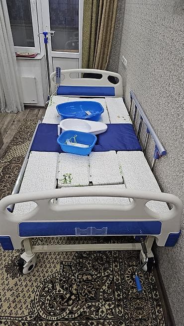 Функциональная медицинская кровать для ухода за лежачими пациентами