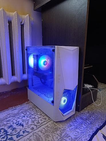 Игровой/рабочий ПК с изящным белым корпусом и подсветкой + изогнутый