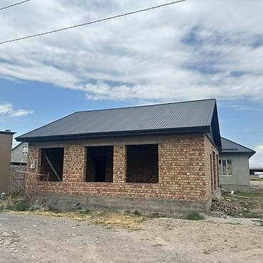 Продаётся одноэтажный недостроенный кирпичный дом 📍 г. Токмок, район lalafo.kg да Продаётся одноэтажный недостроенный кирпичный дом 📍 г. Токмок, район