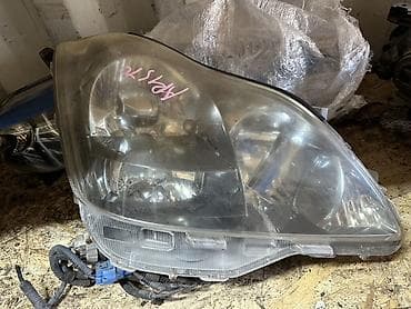 Передняя левая фара Toyota