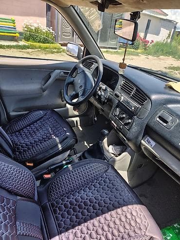 Volkswagen Golf: 1993 г., 1.8 л, Механика, Бензин, Хэтчбэк — 5