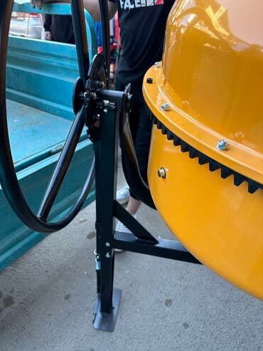 строительное оборудование: Бетономешалка Ручная, Средняя (150 - 300 л), Новый — 4