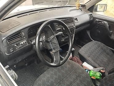 кочкор авто: Volkswagen Golf: 1993 г., 1.4 л, Кол менен иштөөчү, Хетчбек — 4