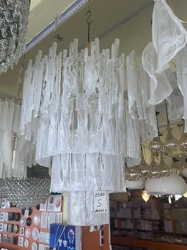 Подвесная люстра каскадного типа с декоративными стеклянными at lalafo.kg Подвесная люстра каскадного типа с декоративными стеклянными