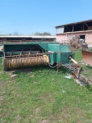 Тюкопресc-подборщик John Deere (похоже на линейку малых прямоугольных — 1